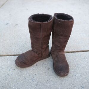 UGG Australia Classic Tall 5815 Boots 9 Chocolate Brown Suede Y2K Cozy Winter
